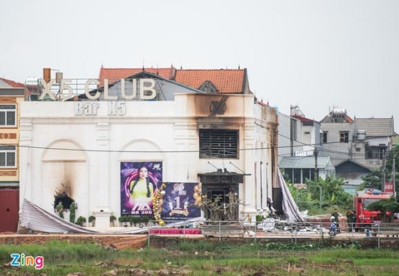 Phút kinh hoàng khi lửa thiêu rụi bar X5 Club