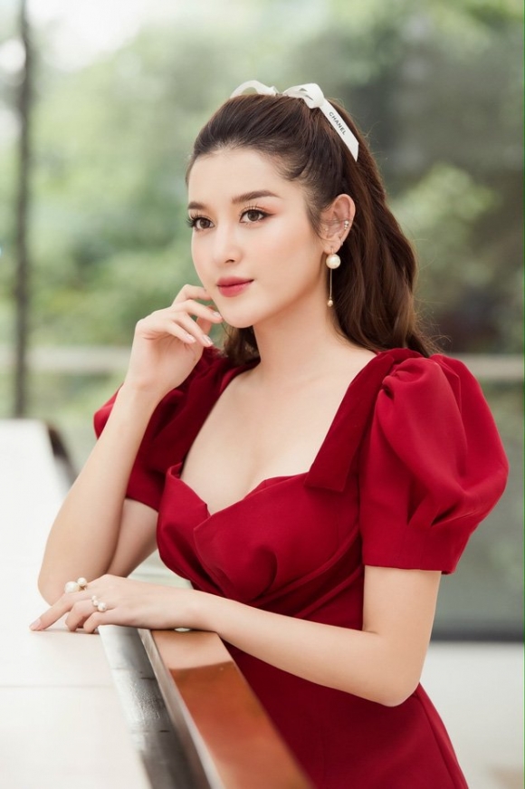Báo Trung khen ngợi Huyền My là 'đệ nhất mỹ nhân Việt Nam xinh như Angela Baby'