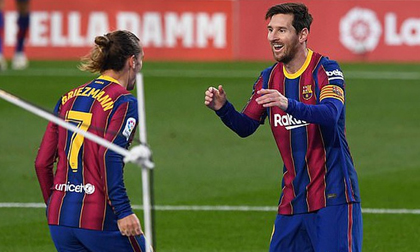 Griezmann vô duyên lạ, Messi vào sân giải cứu Barcelona