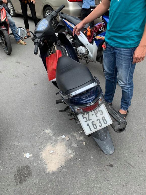 Đặc nhiệm hình sự nổ súng bắt tên cướp giật iPhone của cô gái đang chụp hình 'tự sướng' trên phố Sài Gòn - 1 Đặc nhiệm hình sự nổ súng bắt tên cướp giật iPhone của cô gái đang chụp hình 'tự sướng' trên phố Sài Gòn - 1