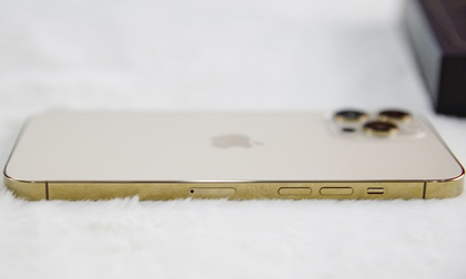 iPhone 12 Pro Max xách tay 'sập giá' 15 triệu đồng sau 3 ngày về Việt Nam