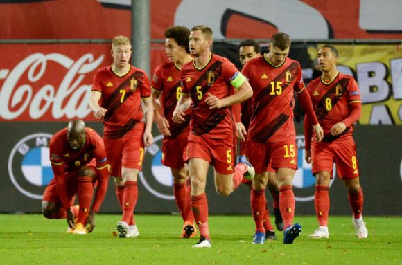 Người nhện Courtois phá lưới nhà, Bỉ vượt Đan Mạch giành vé vàng bán kết - Ảnh 2.