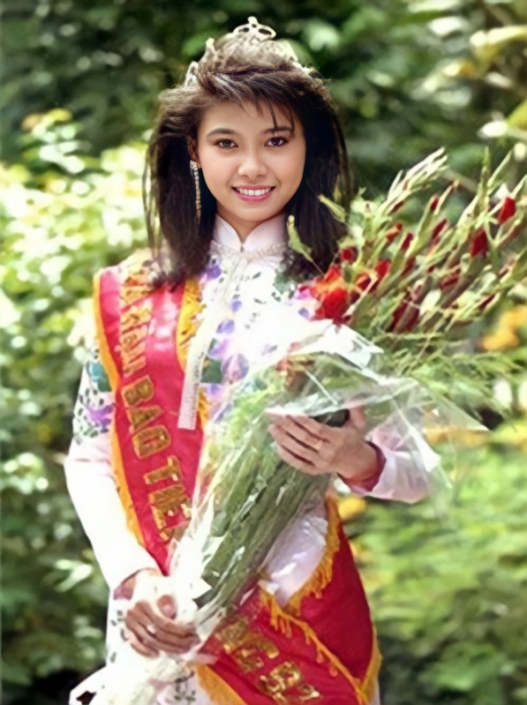 Hoa hậu Việt Nam đăng quang ở độ tuổi trẻ nhất: Sở hữu khối tài sản lên tới hàng ngàn tỷ đồng, cách dạy con lại càng đáng ngưỡng mộ