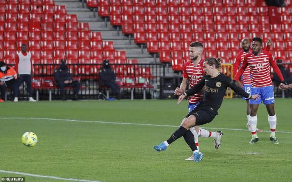 Messi và Griezmann bắn hạ Granada, Barcelona lên Top 3 La Liga - Ảnh 2.