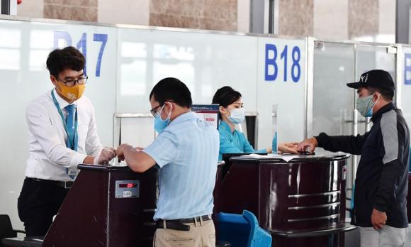 Một tháng trước Tết, giá vé máy bay quay đầu giảm