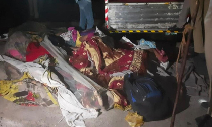 Đang nằm ngủ, 15 người Ấn Độ bị xe ben cán chết