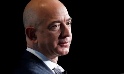 Tỷ phú Jeff Bezos từ chức CEO Amazon
