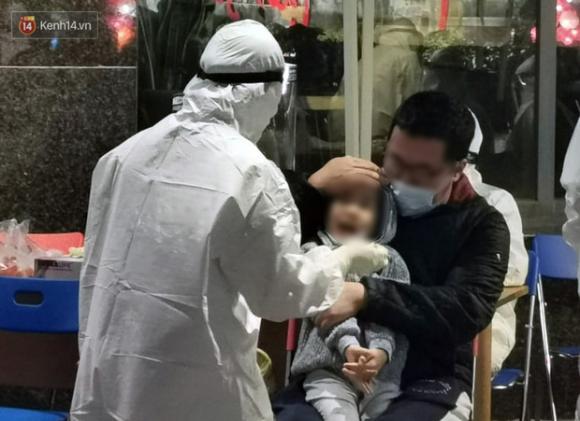Hà Nội: Xuyên đêm lấy mẫu xét nghiệm toàn bộ cư dân tại chung cư nơi nhân viên ngân hàng mắc Covid-19 sinh sống - 5