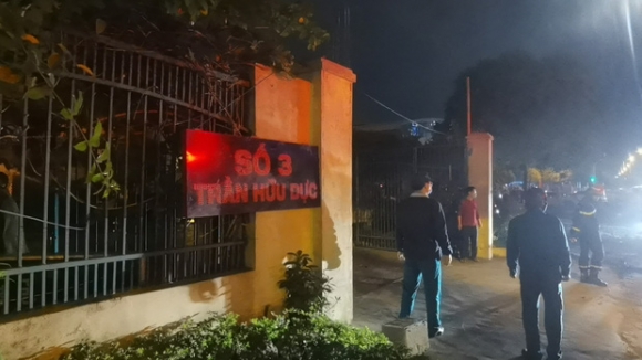 Hà Nội: Ngọn lửa bao trùm trung tâm thể thao gần SVĐ Mỹ Đình trong đêm 30 Tết - 1