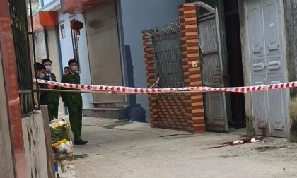 Chém chết vợ trước cửa nhà: 'Bé 6 tuổi chắn cho mẹ'