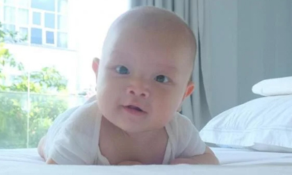 Hà Hồ khoe cận cảnh gương mặt của hai nhóc tỳ sinh đôi: Leon tinh nghịch, Lisa xứng danh mỹ nhân từ bé