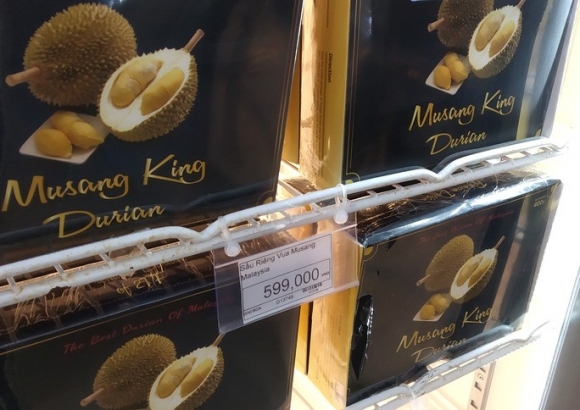 Sầu riêng trong nước khan hiếm, người Việt ăn sầu riêng ngoại cả triệu đồng/kg - Ảnh 2.