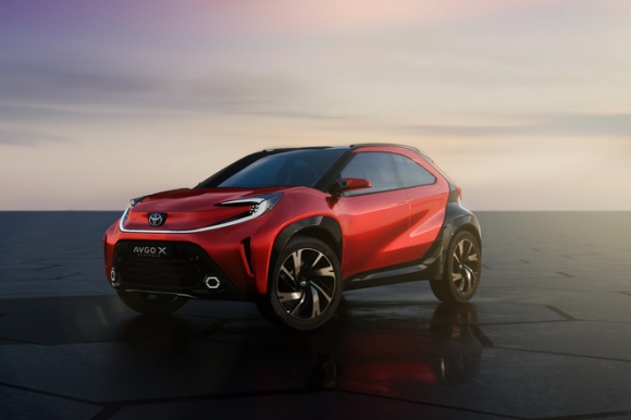 Toyota ra mắt crossover nhỏ nhất thế giới - Gầm cao hạng A cho người mua xe lần đầu
