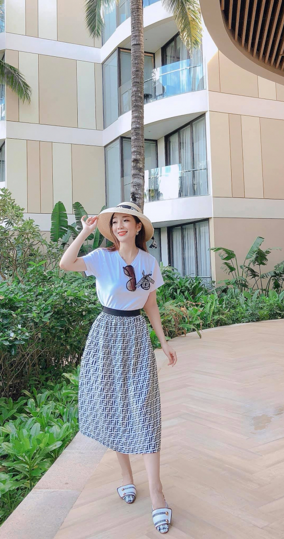 pham-phuong-thao-193-1-xahoi.com.vn-w963-h1445.jpg