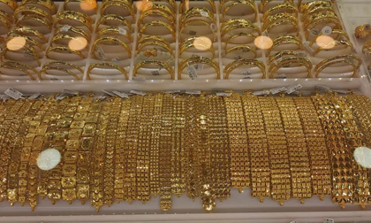 Giá vàng hôm nay 24-3: Vàng thế giới chìm sâu, thấp hơn trong nước 7,5 triệu đồng/lượng