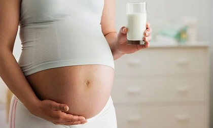 Khung giờ vàng uống sữa tươi giúp bà bầu hấp thu tối đa dinh dưỡng, thai nhi hưởng lợi gấp đôi