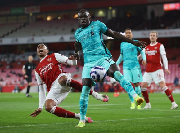 Siêu dự bị lập đại công, Liverpool đè bẹp Arsenal tại Emirates - Ảnh 1.