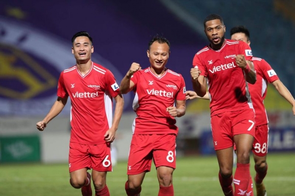 Gục ngã trước Viettel trong trận cầu có 2 thẻ đỏ, Hà Nội FC lún sâu vào khủng hoảng
