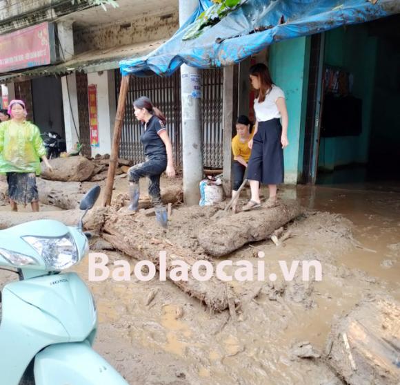 Lũ ống kinh hoàng làm 3 người tử vong ở Lào Cai: Cả nhà đang ngủ say giấc thì thấy mặt đất rung chuyển - Ảnh 1.