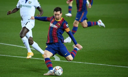 Messi tỏa sáng rực rỡ, Barca đại thắng 5-2 để tiếp tục cuộc đua tam mã La Liga