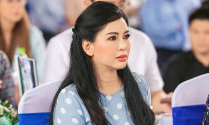 Nhan sắc khó tin của vợ tỷ phú Johnathan Hạnh Nguyễn ở tuổi 51