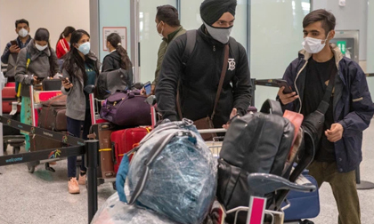 Máy bay siêu lây nhiễm từ Ấn Độ: Tổng cộng 52 người trên chuyến bay từ New Delhi dương tính với Covid-19