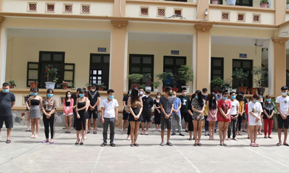 Bất chấp lệnh cấm, chủ quán karaoke ở Bắc Ninh cho 33 'nam thanh nữ tú' bay lắc