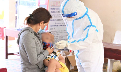 Bé gái 1 tuổi, nữ giúp việc và cụ ông 64 tuổi tại Đà Nẵng chỉ ở nhà nhưng vẫn bị nhiễm Covid-19