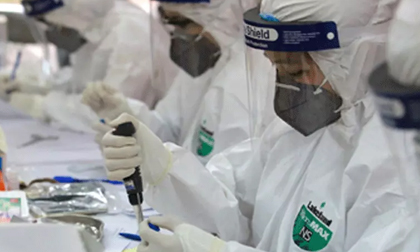 Cuộc chiến với SARS-CoV-2 của nhân viên y tế: Điều ít người biết về những bộ quần áo chống dịch