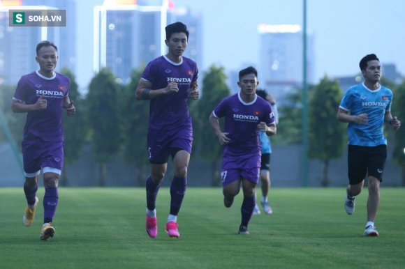 Tiết lộ: Đoàn Văn Hậu từng được Bayern Munich và một CLB Ngoại hạng Anh đưa vào tầm ngắm - Ảnh 2.