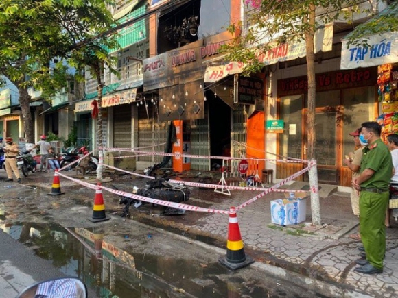 Quảng Ngãi: 4 người tử vong thương tâm trong vụ cháy cửa hàng điện - Ảnh 3.