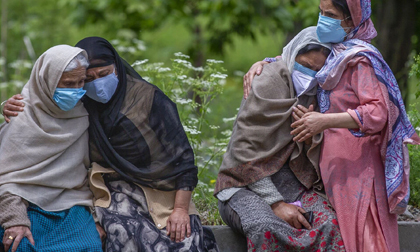 Mẹ chồng nhiễm Covid-19 tức giận lây virus sang con dâu: 'Muốn sống hạnh phúc sau khi tôi chết hả?'