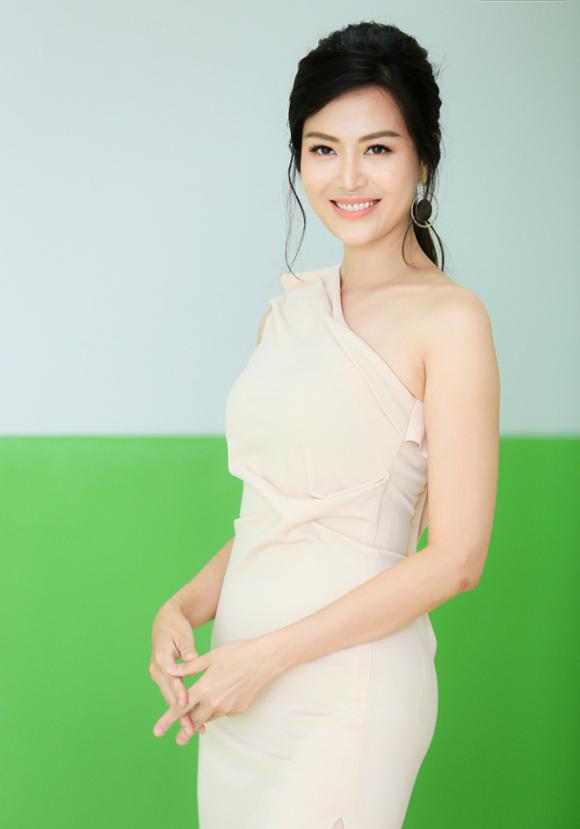 Nhan sắc đỉnh cao, khiến nhiều người thích thú của Hoa hậu Thu Thủy thời trẻ - Ảnh 1.