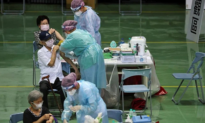 Đài Loan: Số ca nhiễm COVID-19 tăng 1000% trong 1 tháng, người dân 'tìm cơ hội' ở Mỹ và TQ đại lục?