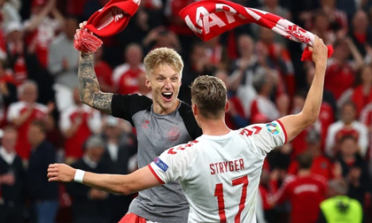 Euro 2020: Đan Mạch hồi sinh theo kịch bản không tưởng; Lukaku 'tuyên chiến' với Ronaldo