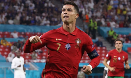 Bảng tử thần kết thúc trong cuộc rượt đuổi nghẹt thở, Ronaldo đi vào lịch sử bóng đá thế giới