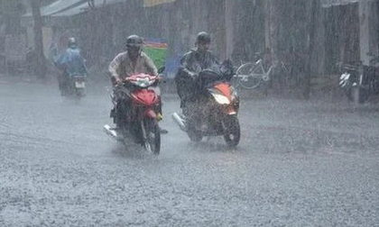 Sau nắng nóng miền Bắc đón đợt mưa dông lớn kéo dài nhiều ngày, vùng áp thấp vào biển Đông tiếp tục mạnh lên