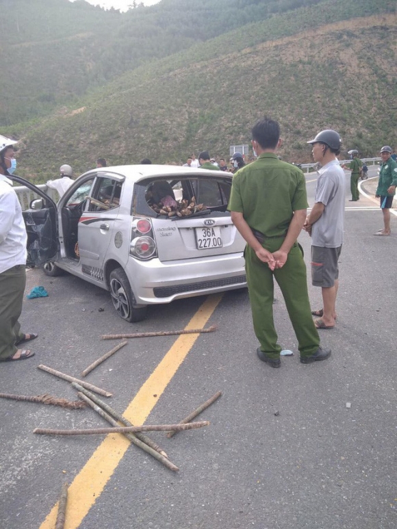 Quảng Nam: Người đàn ông quê Đà Nẵng cướp xe ô tô, tự gây tai nạn khi bỏ trốn - Ảnh 1.