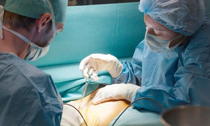 Lời khai của bác sĩ chở thi thể cô gái nâng ngực tử vong từ TP.HCM về tỉnh Trà Vinh