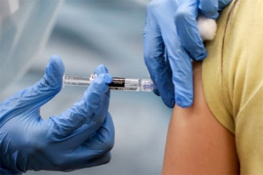 Kế hoạch tiêm vắc xin Covid-19 của Việt Nam: 4 nhóm tỉnh, thành phố được ưu tiên phân bổ vắc xin - Ảnh 1.