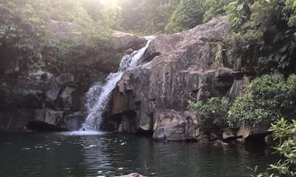 Hà Tĩnh: Hai nữ sinh mới 13 tuổi tử vong khi đi tắm thác