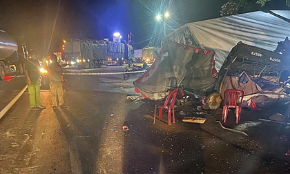 Gia đình đi xe ba gác từ TP HCM về Nghệ An bị xe tải tông khiến 1 người chết, nhiều người bị thương