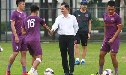 Bóng đá Việt Nam hoãn dài, Chủ tịch CLB V.League bỏ ngỏ khả năng tiếp tục tham dự