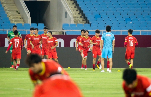 Tuyển Việt Nam về tập luyện ở sân đấu bất bại suốt 5 năm qua - Ảnh 2.