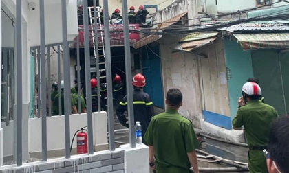 TP.HCM: 40 công nhân, người lao động mắc kẹt trong căn nhà 4 tầng bốc cháy giữa ban ngày