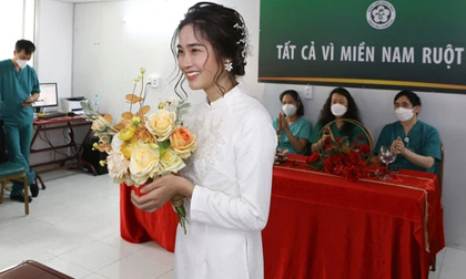 Đám cưới đặc biệt của nữ điều dưỡng tại bệnh viện dã chiến: Cô dâu chống dịch ở TP.HCM, chú rể ở Hà Nội