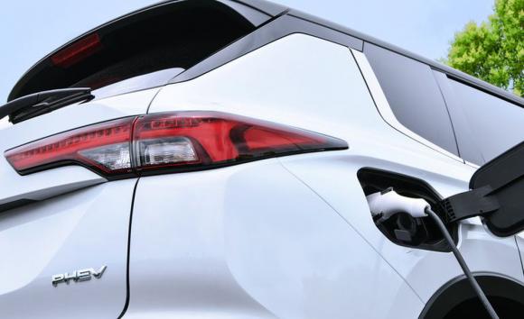Mitsubishi “nhá hàng” mẫu xe siêu tiết kiệm xăng, trang bị công nghệ đỉnh của chóp - Ảnh 5.