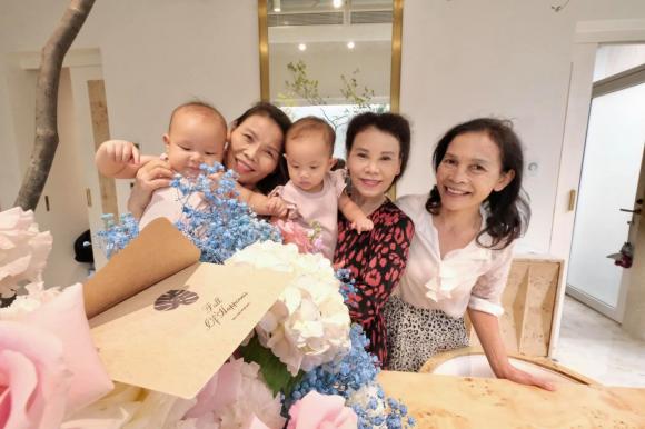 Kim Lý chúc mừng sinh nhật mẹ Hà Hồ đầy tình cảm, khoe loạt ảnh gia đình cực phẩm