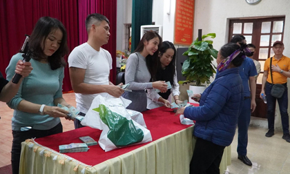 Việc cứu trợ của Thủy Tiên ở Nghệ An: Thiếu 102 triệu đồng so với xác nhận ban đầu, có người được 115 triệu