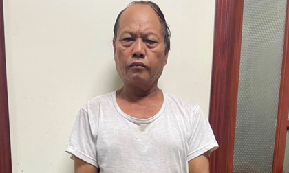 Hé lộ nguyên nhân người đàn ông 63 tuổi sát hại vợ rồi vượt tường rào bỏ trốn khi gặp con trai